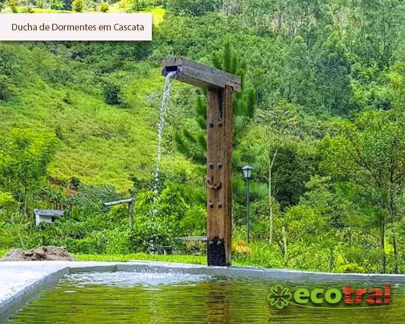 DUCHA RÚSTICA CHUVEIRÃO OU CASCATA EM DORMENTES