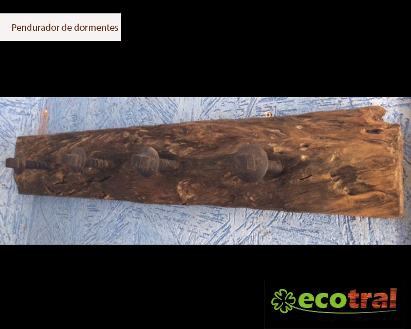 CABIDEIROS E PENDURADORES RÚSTICOS EM DORMENTES