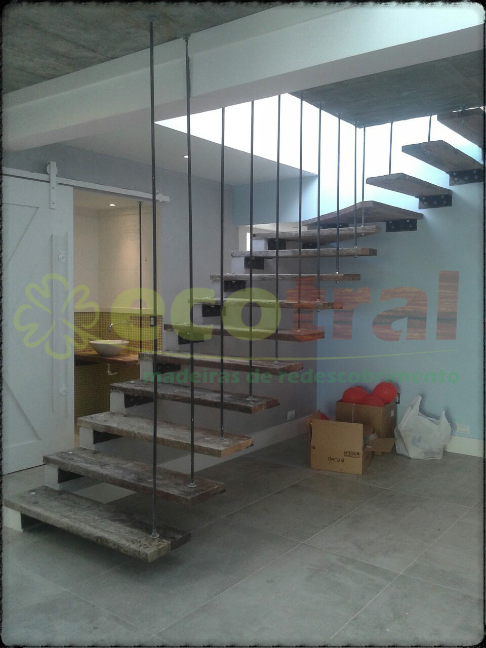 ESCADAS RÚSTICAS EM DORMENTES