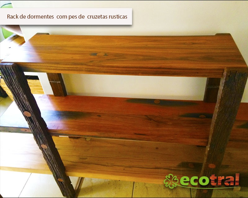 RACK RÚSTICO EM DORMENTES E CRUZETAS