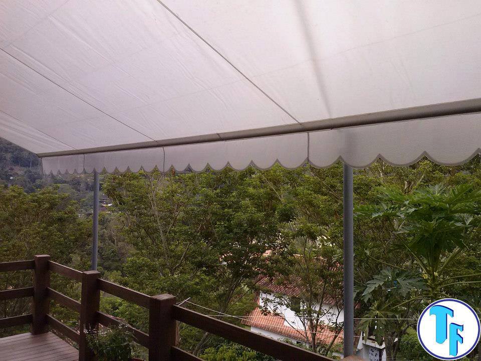 TOLDO RETRÁTIL TENSIONADO